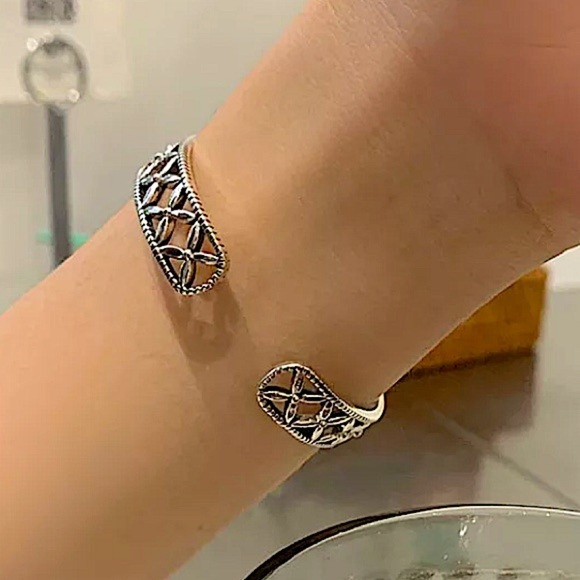 Sterling Silver Hollow Out Minimalist Bangle Bracelet - Picture 4 of 6